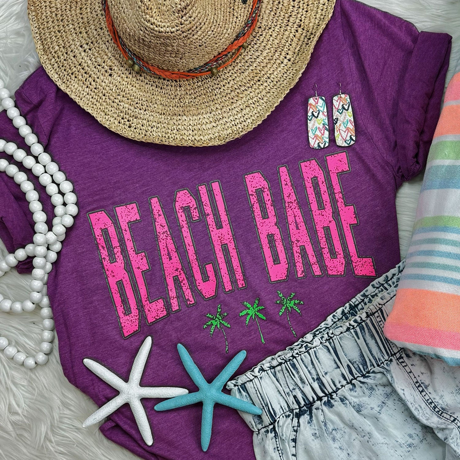 Beach Babe. GRAPHIC TEE